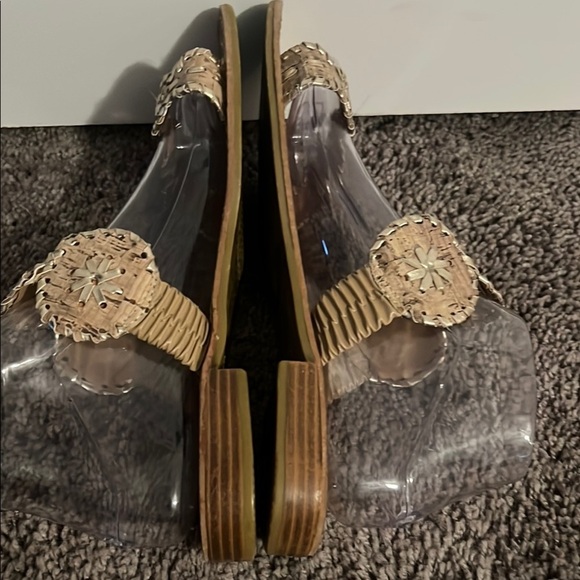 Elegant Tan Sandals with Floral Accents - Picture 4 of 5